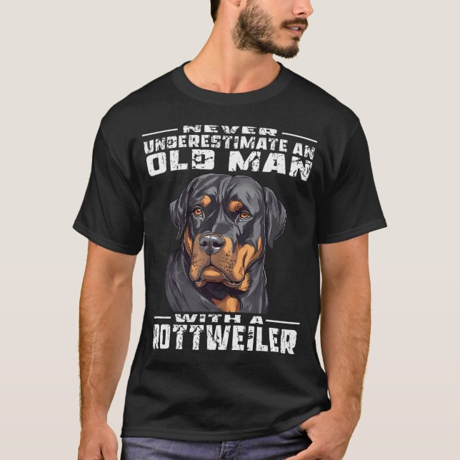 Never Underestimate An Old Man With A Rottweiler T-Shirt (Vorderseite)