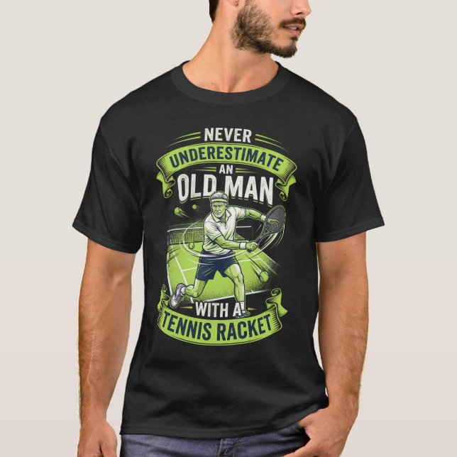 Never Underestimate An Old Man With A Tennis  T-Shirt (Vorderseite)