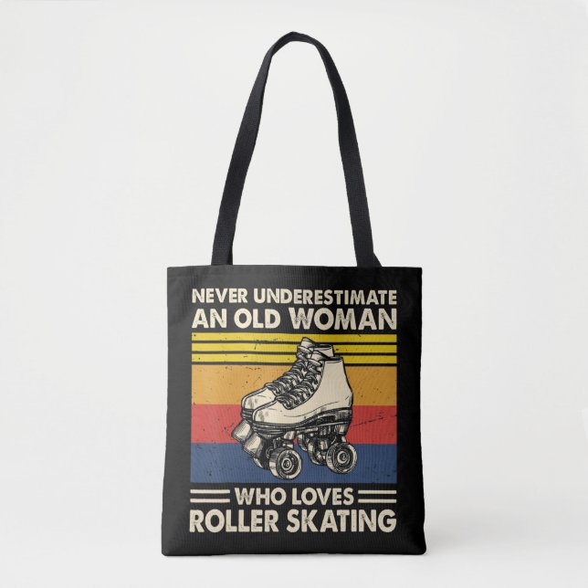 Never underestimate an old woman loves roller skat tasche (Vorderseite)