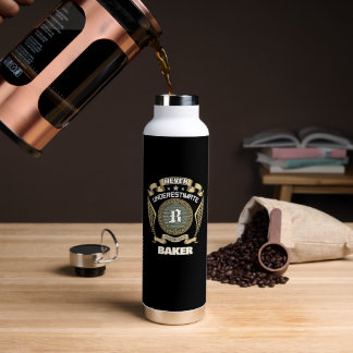 NEVER UNDERESTIMATE POWER OF A BAKER TRINKFLASCHE