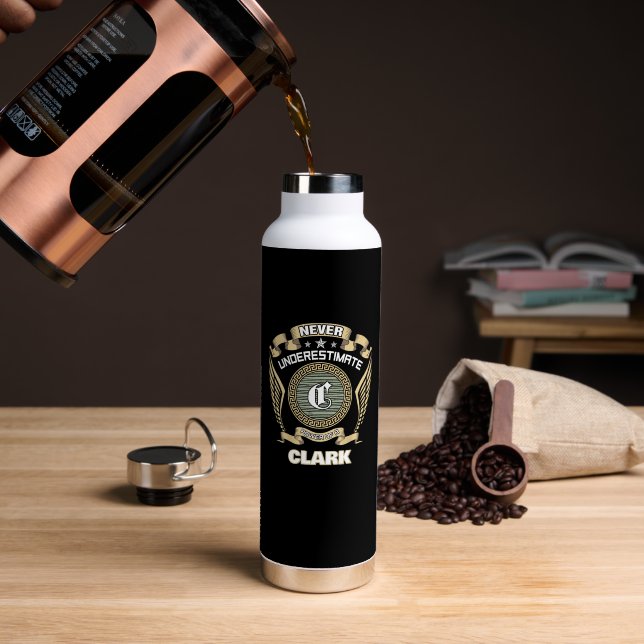 NEVER UNDERESTIMATE POWER OF A CLARK TRINKFLASCHE (Kaffee (gedreht))