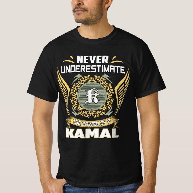 Never Underestimate The Power Of A Kamal T-Shirt (Vorderseite)