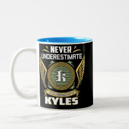 Never Underestimate The Power Of A Kyles Zweifarbige Tasse