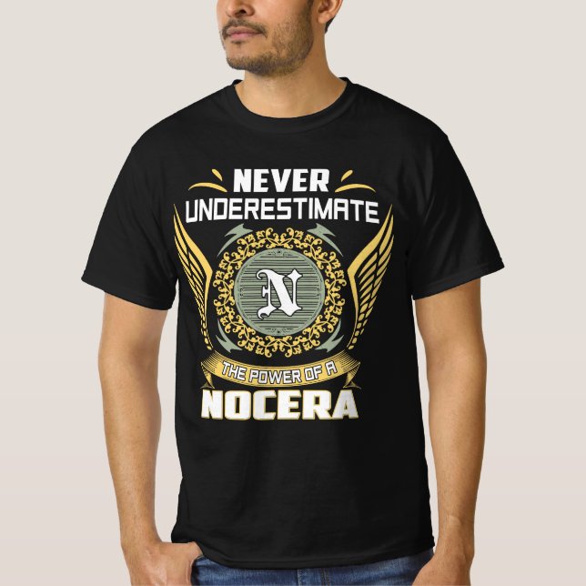 Never Underestimate The Power Of A Nocera T-Shirt (Vorderseite)