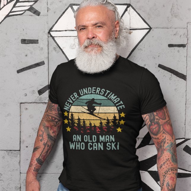 Never Understimate an Old man Who Can Ski T-Shirt (Von Creator hochgeladen)