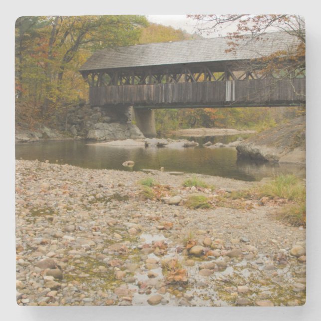 New Covered Bridge über Fluss im Herbst Steinuntersetzer (Vorderseite)