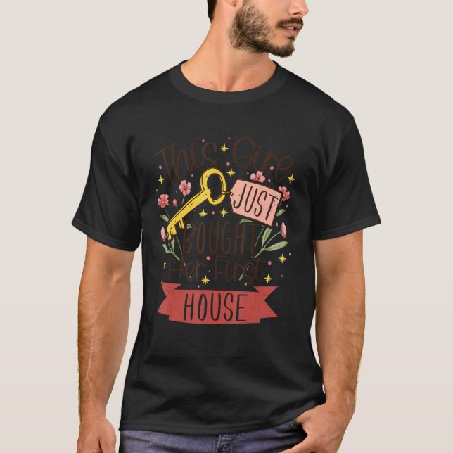 New Homeowner This Girl Just Bought Her First Hous T-Shirt (Vorderseite)