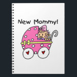 New Mommy Baby Girl Gifts Notizblock<br><div class="desc">Die junge Mutter eines kleinen Mädchens wird dieses niedliche New Mommy Baby Girl Design auf junge Mutter Sake Boxen,  Fliesen,  Ziergegenstände,  Notebooks,  Tasse,  Karten,  Aufklebern,  Porto,  Magneten,  Totensäcken und anderen neuen Mami Bekleidung und Geschenke Liebe geben.</div>