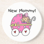 New Mommy Baby Girl Gifts Sandstein Untersetzer<br><div class="desc">Die junge Mutter eines kleinen Mädchens wird dieses niedliche New Mommy Baby Girl Design auf junge Mutter Sake Boxen,  Fliesen,  Ziergegenstände,  Notebooks,  Tasse,  Karten,  Aufklebern,  Porto,  Magneten,  Totensäcken und anderen neuen Mami Bekleidung und Geschenke Liebe geben.</div>