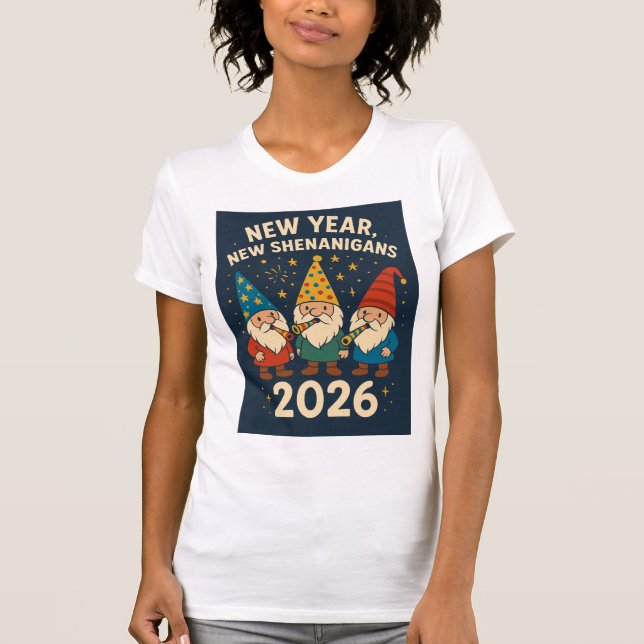 New Year, New Shenanigans 2026 Gnome Party Tee (Vorderseite)