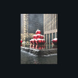 New York City Fotografy Christmas Winter NYC Leinwanddruck<br><div class="desc">Das Original ist ein Farbfoto von Rotweihbälle, verschneit an einem sonnigen Wintertag. Fotografiert auf der Sixth Avenue, Rockefeller Center, New York City während der Feriensaison. Viele weitere Fotos und Illustrationen aus New York sind auch in diesem Shop erhältlich. Sehen Sie nicht genau, wonach Sie suchen? Kontaktieren Sie Rebecca um ein...</div>
