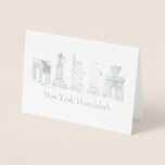 New York City Hanukkah NYC Jüdischer Holiday Chanu Folienkarte<br><div class="desc">Die Karte zeigt eine originelle Illustration einer Reihe klassischer New Yorker Sehenswürdigkeiten,  "gekleidet" für den Hanukkah-Urlaub,  gedruckt in hübscher Folie. Das Design "New York Hanukkah" ist auch auf vielen anderen Karten und Produkten von RebeccaHeartsNY erhältlich.</div>
