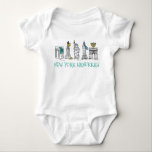 New York City NYC Hanukkah Chanukah Judenurlaub Baby Strampler<br><div class="desc">Baby Anzug präsentiert eine originelle Illustration der New Yorker Sehenswürdigkeiten "gekleidet" für die Urlaubssaison, mit NEW YORK HANUKKAH in einem lustigen blauen Schriftart. Ideal, um Chanukah in NYC zu feiern! Sehen Sie nicht, wonach Sie suchen? Brauchen Sie Hilfe bei der Anpassung? Klicken Sie auf "Diesen Designer gefragt", um etwas für...</div>