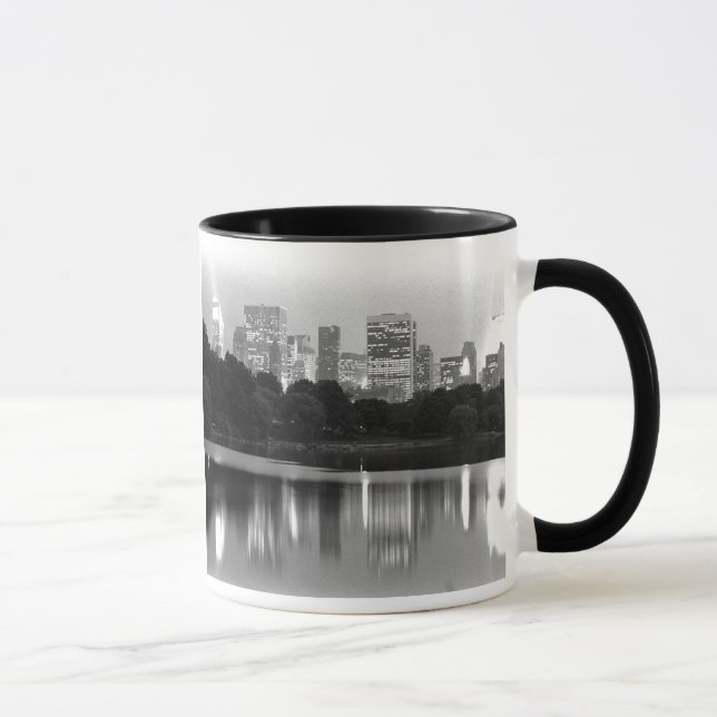 New York City Skyline bei Nacht Tasse (Rechts)
