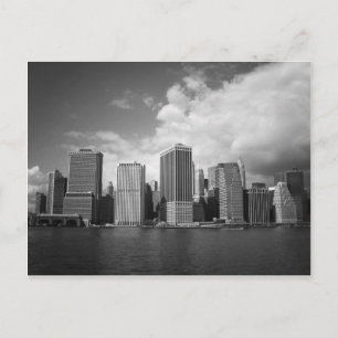New York City Skyline gegen Wolken Postkarte