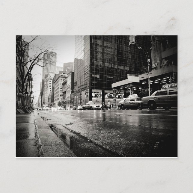 New York City Street im Regen Postkarte (Vorderseite)