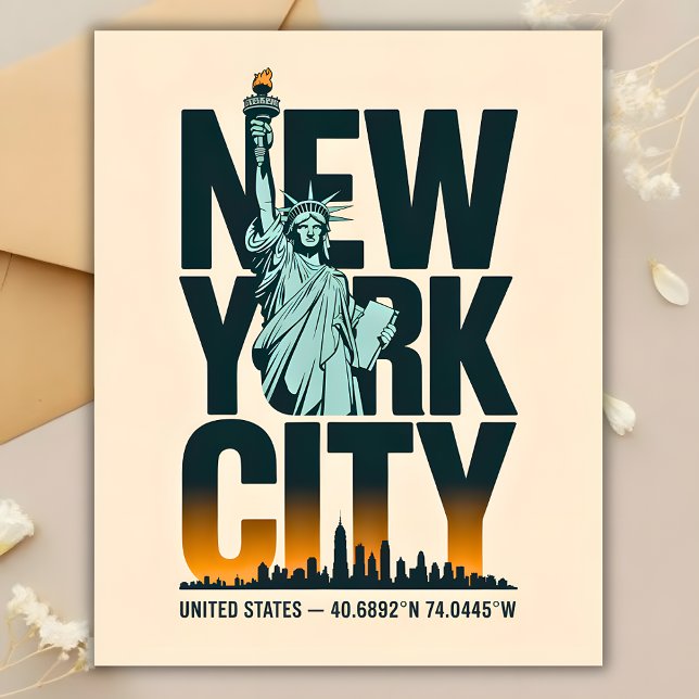 New York City Typografy Statue of Liberty Skyline Postkarte (New York City Typography Statue of Liberty Skyline Postcard)