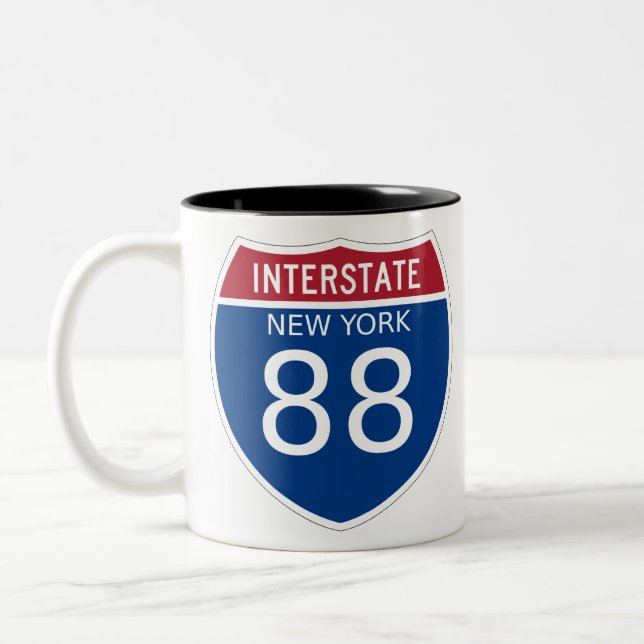 New York Interstate Sign Zweifarbige Tasse (Links)