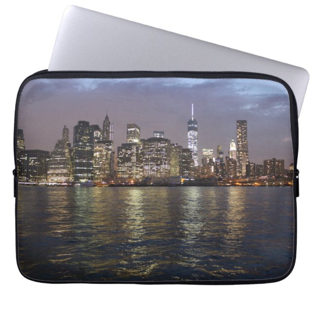 New York Skyline am Abend Laptopschutzhülle (Vorderseite)