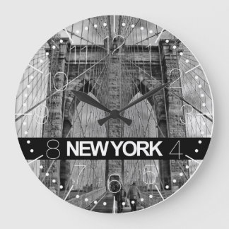New York Uhr Brooklyn Bridge