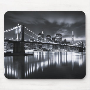 New Yorker Skyline Brooklyn Bridge Monochrom Nacht Mousepad