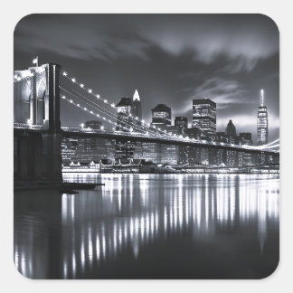 New Yorker Skyline Brooklyn Bridge Monochrom Nacht Quadratischer Aufkleber