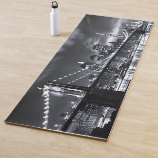 New Yorker Skyline Brooklyn Bridge Monochrom Nacht Yogamatte