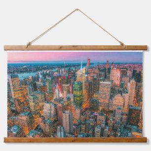 New Yorker Stadtsilhouette bei Sonnenuntergang N Wandteppich Mit Holzrahmen