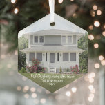 New Zuhause Foto First Christmas Einfache Weihnach Ornament Aus Glas<br><div class="desc">Feiern Sie die Freude an Ihrem neuen Ort mit dem Foto "Erste Weihnachten in unserem neuen Zuhause", sechseckigen Glasschmuck. Bild und alle Formulierungen auf dieser Vorlage sind einfach zu personalisieren. Das moderne minimalistische Design zeigt ein Bild Ihrer Wahl, überlagert mit einer stilvollen weißen handgeschriebenen Schrift Typografie Nachricht, Name und Jahr....</div>