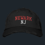 NEWARK NJ Red and White on Black Vintag Style Bestickte Baseballkappe<br><div class="desc">NEWARK NJ Rot und Weiß Stickereien auf Schwarz bedrückten Vintagen Stil Baumwollhut. Die Stickerei kann an andere Farbeinstellungen angepasst werden,  indem Sie die Schaltfläche "Design bearbeiten" auswählen. Außerdem ist die Möglichkeit verfügbar,  die gewünschte Farbe auf der Hauptseite auszuwählen.</div>