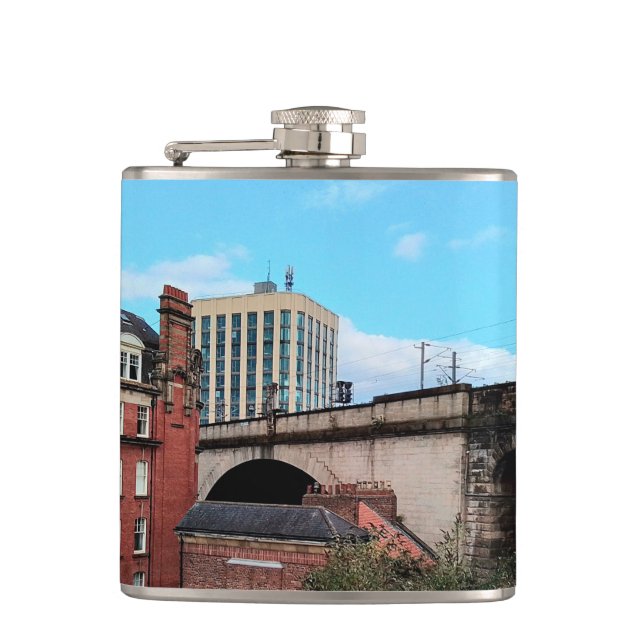 Newcastle-Gebäude Flachmann (Vorderseite)