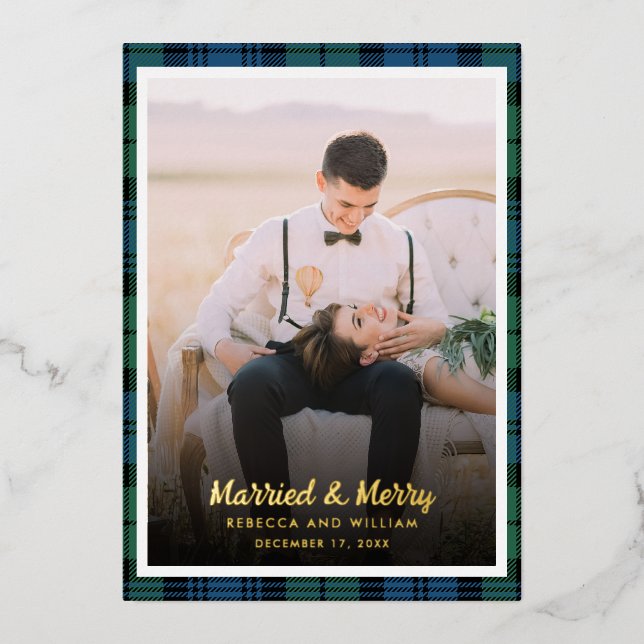 Newlyweds Foto Tartan Christmas Folien Feiertagskarte (Vorderseite)