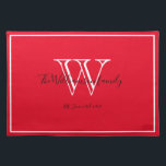 Newlyweds Geschenke Monogram Initial Script Rustic Stofftischset<br><div class="desc">Hochzeitsgeschenk, neu Geschenke Monogram erste Personalisierte Familie Name Skript rustikale Chic Red Tuch Tischset. Personalisiertes, weißes Monogramm-Design mit dem Nachnamen und dem Datum der Braut und des Bräutigams, das in schwarzer Schrift auf einem reichen roten Hintergrund festgelegt ist. Ein einzigartiges Geschenk für Neuvermählte. Lieblich für ihr neues Leben zusammen. Auch...</div>