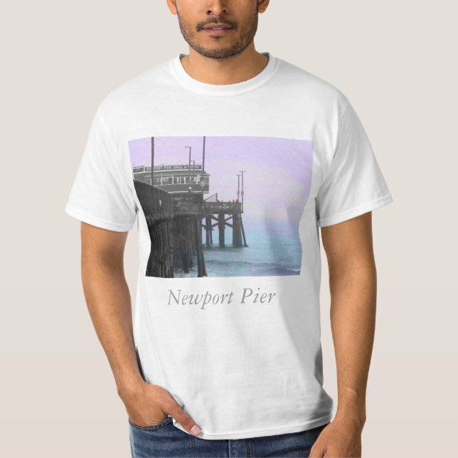 Newport Pier Stylized T-Shirt (Vorderseite)