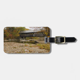 Newry Covered Bridge über den Fluss im Herbst Gepäckanhänger