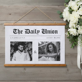 Newspaper Article Wedding Wandteppich Mit Holzrahmen