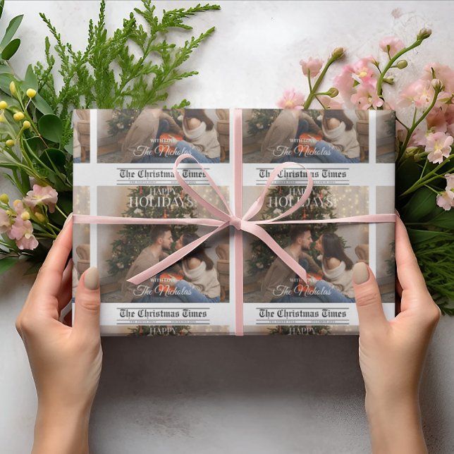 Newspaper What A Year Holiday Photo Christmas Geschenkpapier (Von Creator hochgeladen)