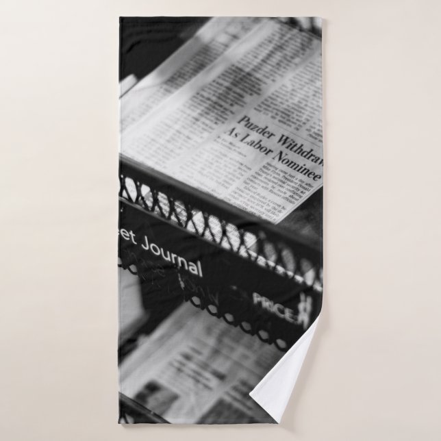 NEWSPAPIERE AUF DER WALL STREET JOURNAL RACK BADEHANDTUCH (Badehandtuch)