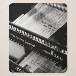 NEWSPAPIERE AUF DER WALL STREET JOURNAL RACK SHERPADECKE
