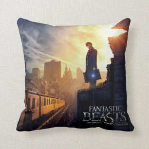 NEWT SCAMANDER™ in zerstörtem Gebäude Kissen