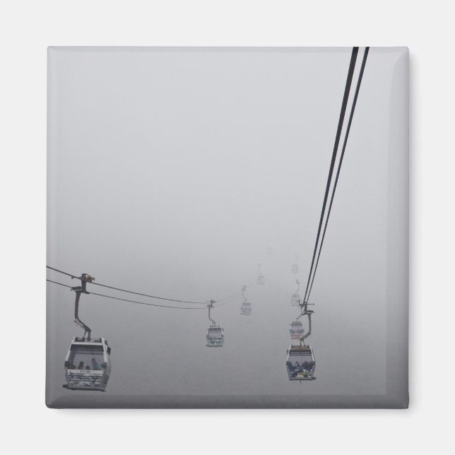 Ngong Ping Cable Car im dichten Nebel Magnet (Vorne)