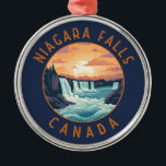 Niagara Falls Canada Retro Distressed Circle Ornament Aus Metall<br><div class="desc">Niagara Falls in einem Vektor Art Stil. Die Lage am Ufer des Westerns des Niagara River überblickt den Horseshoe Falls,  den weitläufigsten Abschnitt der Kaskaden.</div>