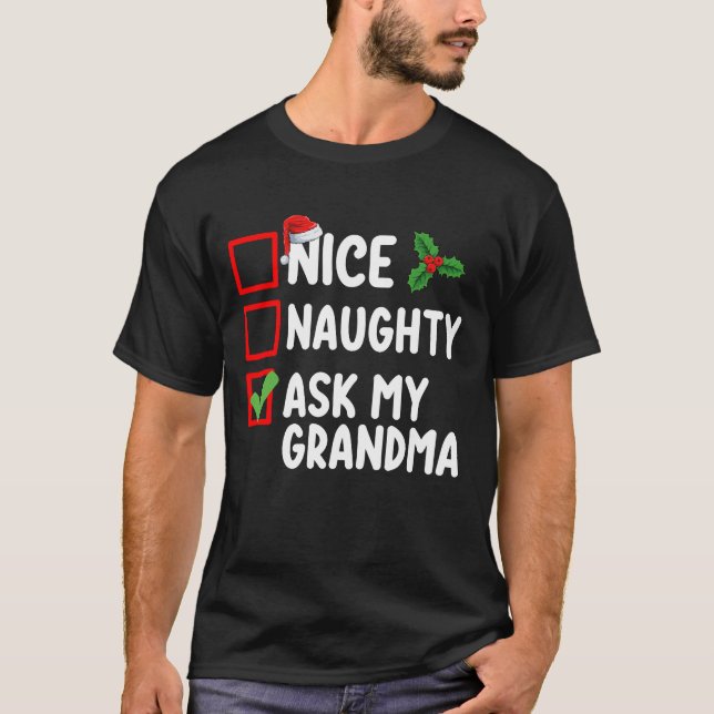 Nice Naughty Fragte meine Oma Weihnachtsfamilie T-Shirt (Vorderseite)