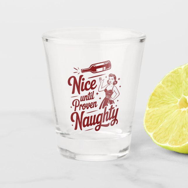 Nice Until Proven Naughty Snarky Christmas Wine Schnapsglas (Vorderseite)