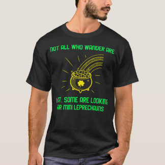 NICHT ALLE, DIE UMHERIRREN, SIND VERLOREN. EINIGE T-Shirt