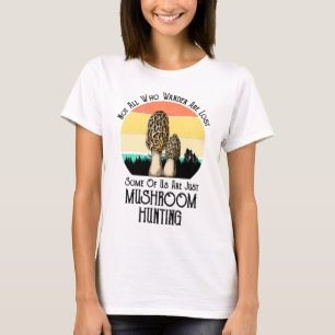 Nicht alle, die wandern, sind die Jagd auf Pilze v T-Shirt