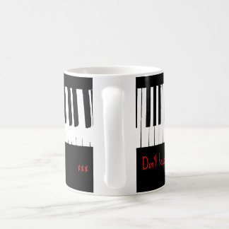 Nicht berühren – Klaviertastendesign Kaffeetasse