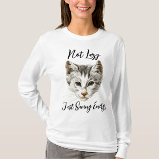 Nicht faul, nur Energie sparen – Süßes Katzendesig T-Shirt