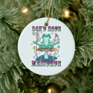 Nicht hassen, meditieren - Frosch und Blume mediti Keramik Ornament