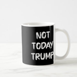 Nicht heute verteidigt Trump Demokratie und nicht Kaffeetasse
